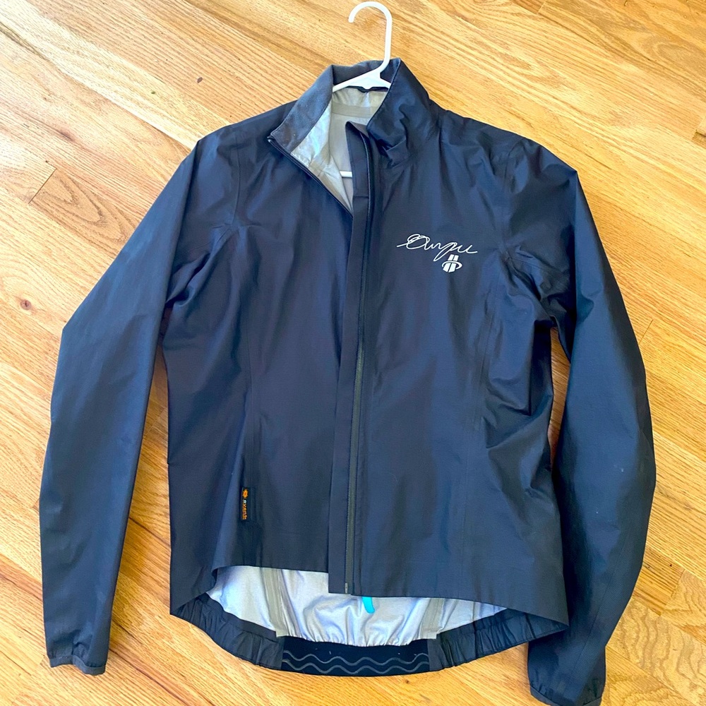 Hincappie wind breaker, Water proof.  Light weight jacket.  Nice for every day